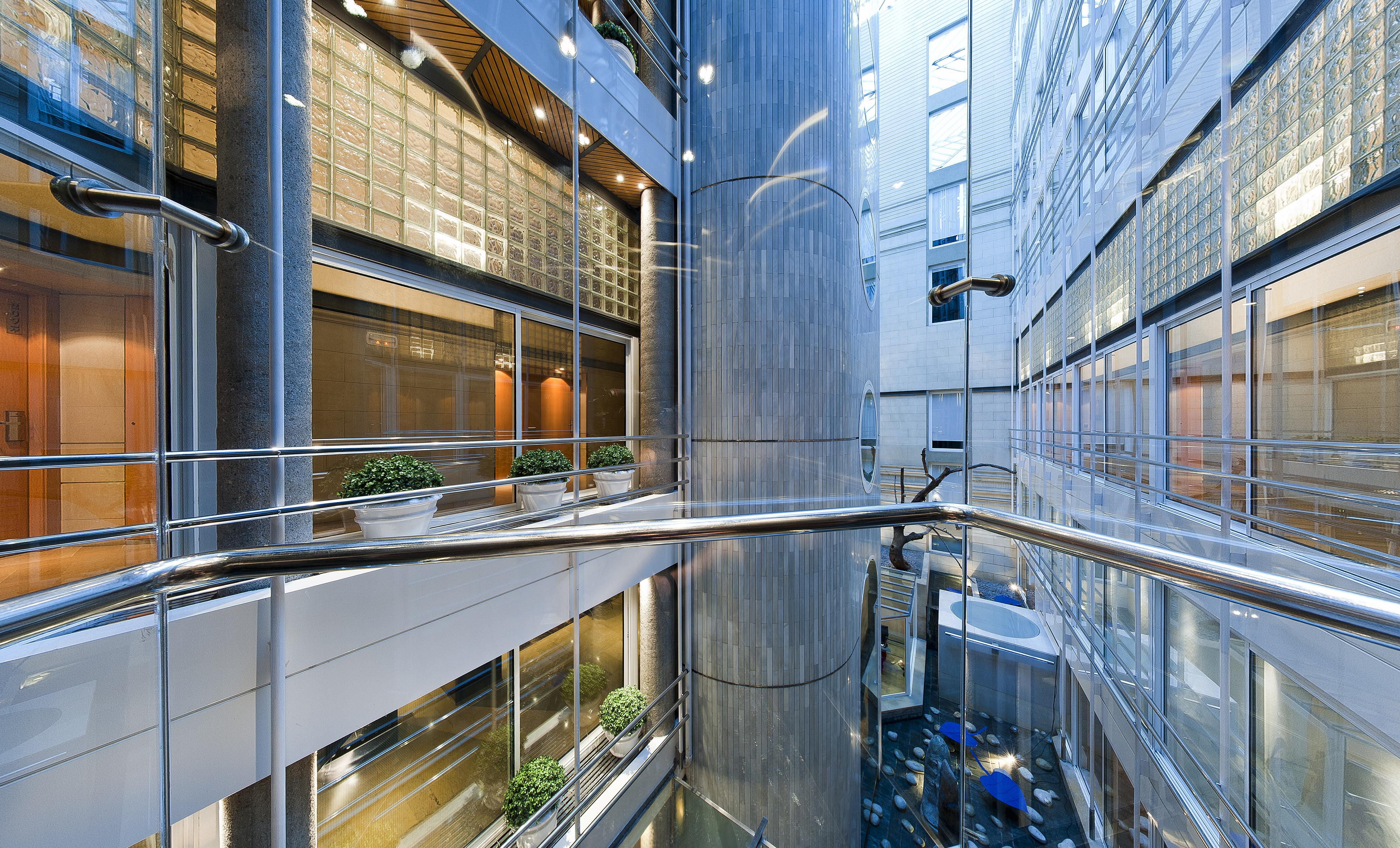 Claris Hotel & Spa Gl, A Small Luxury Hotel Of The World Barcelona Exterior foto Interior of the building